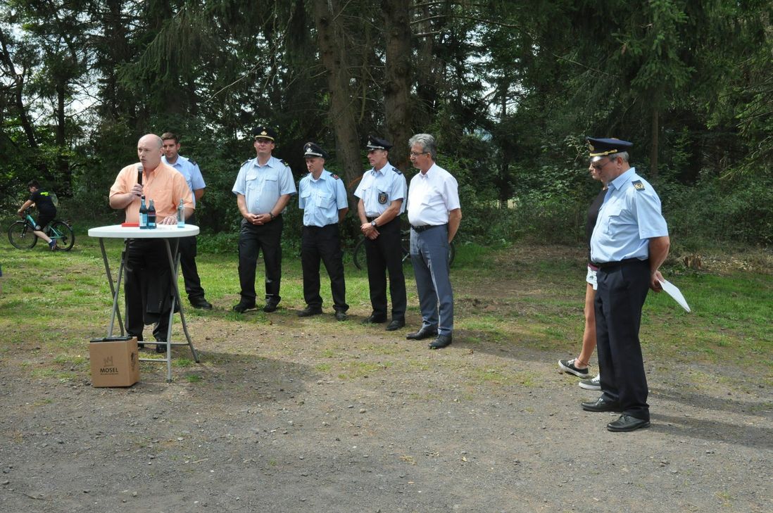 Der Kreisbeigeordnete Thomas Basten würdigte den Einsatz der Ulmener Feuerwehr.