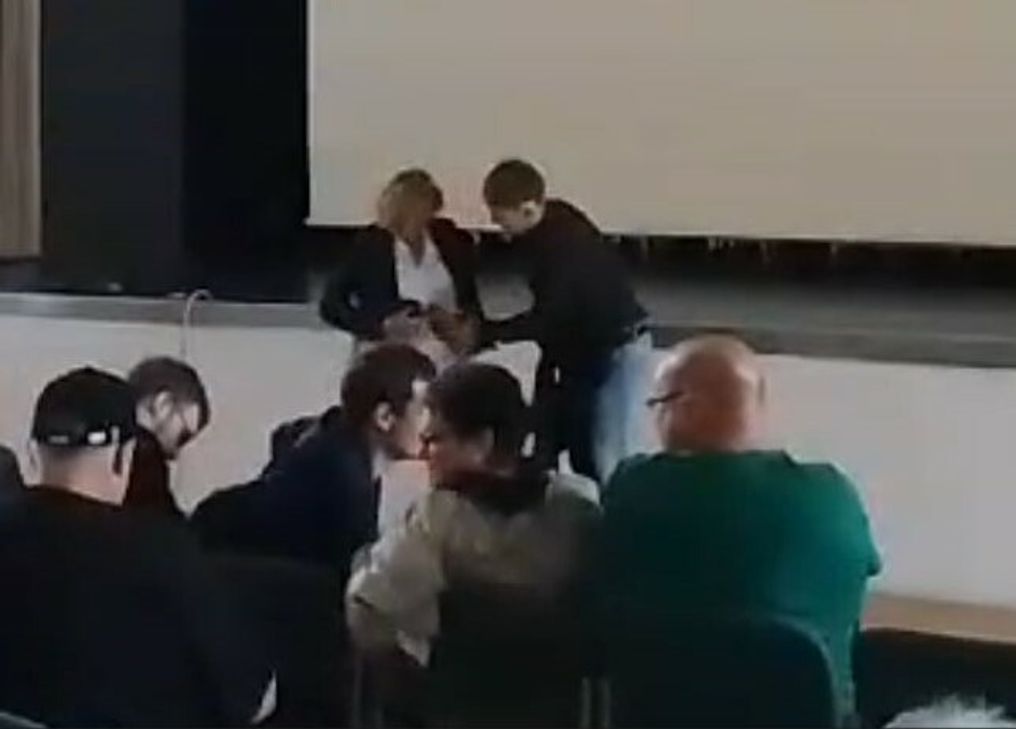 Stein beschmierte die AfD-Prominente mit Kuhdung und ließ sich dabei filmen.