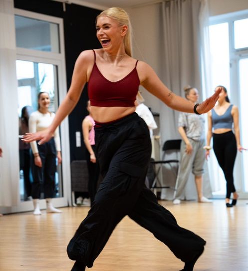 Tanzen ist für Jessica Roy nicht nur ein Sport, es ist ihre Leidenschaft. Den Emotionen freien Lauf zu lassen und ihre Gefühlswelt in die Choreographie einzubauen, ist der 22-Jährigen Ballettlehrerin besonders wichtig.