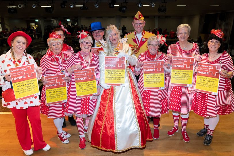 Diese strahlende Truppe um Prinzessin Colette I. und die DRK-Blutspendebeauftragte Edeltraud Engelen (l.) wirbt für die Karnevalsblutspende  im Euskirchener Rotkreuz-Zentrum.