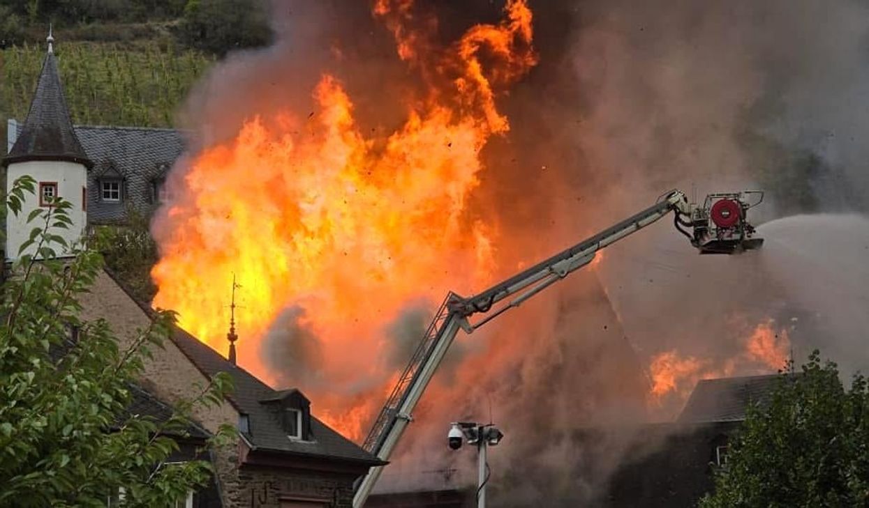 Nach dem Großbrand in der Weiherstraße (Traben-Trarbach) im vergangenen Oktober wird die Straße für teilweise Abrissarbeiten gesperrt.