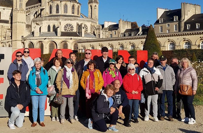 Die Mitglieder der Deutsch-Französischen Partnerschaft Wißmannsdorf beim gemeinsamen Gedenken in Caen zum 80. Jahrestag der Landung der Alliierten in der Normandie – ein Treffen voller Freundschaft und europäischer Verbundenheit.
