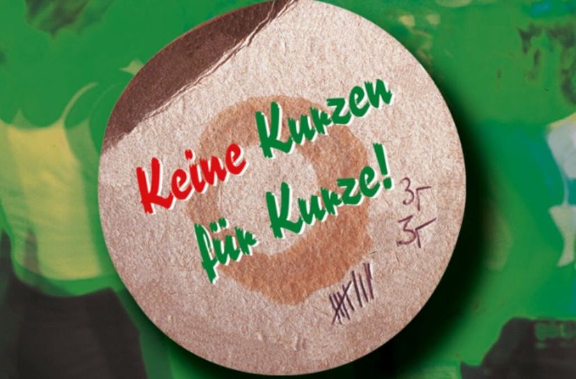 Die Karnevalshochburg Köln wirbt mit Bierdeckeln für Jugendschutz im Karneval