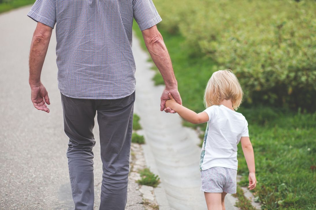 Als häufigste Beratungsanlässe nennt der Bericht bei Kindern und Jugendlichen die emotionale Belastung aufgrund von Trennung oder Scheidung der Eltern.