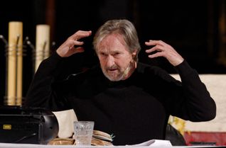 Nahm das Publikum mit auf eine intensive Reise in seine Jugend: der Schauspieler Helmut Zierl.