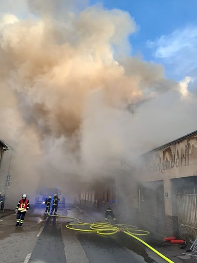 Brandbekämpfung in der Rüdesheimer Straße.