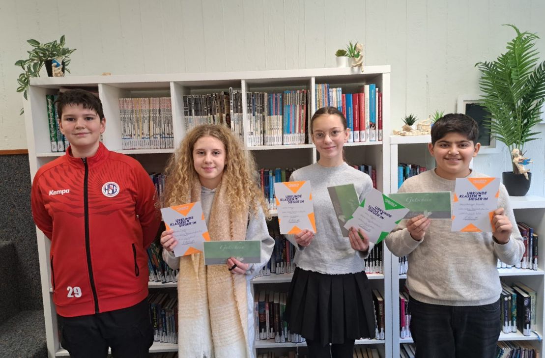 Lena Pickan (3. von links) gewinnt den Vorlesewettbewerb an der Clara-Viebig-Realschule plus Wittlich.