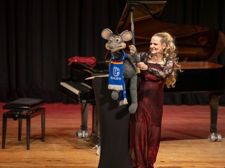 Bauchsängerin Murzarella war mit ihrer Music-Puppet-Show zu Gast im Stadttheater. Foto: Wintgen