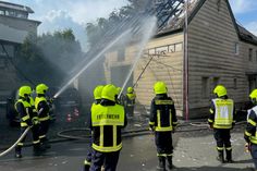 Die Scheune stand beim Eintreffen der Feuerwehr bereits in Vollbrand, wurde von den Einsatzkräften aber schnell gelöscht. Foto: Freiwillig Feuerwehr Mehren