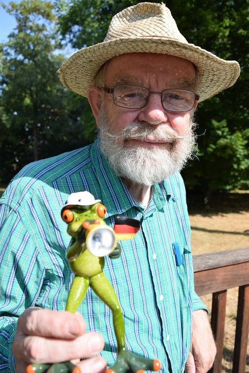 Karl-Heinz Beck ist 73 Jahre alt. Vor  über 40 Jahren hat er mit dem Sammeln von Fröschen angefangen. Foto: Breuer