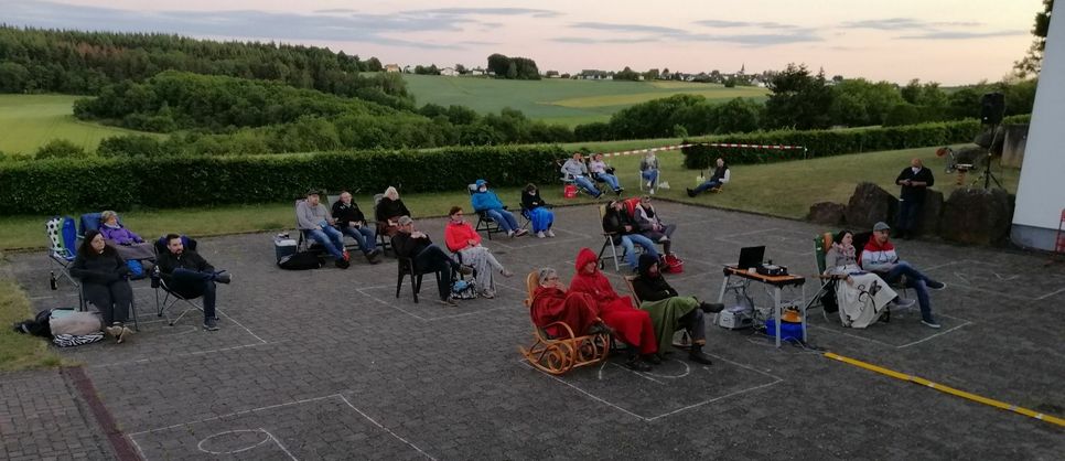 Mit Abstand konnte das Open-Air-Kino genossen werden.