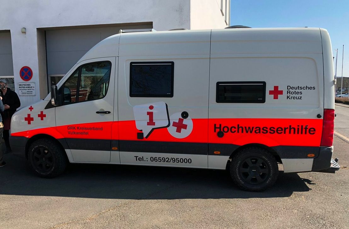 Mit ihrem Mobil besucht die Hochwasserhilfe Vulkaneifel jene Menschen, die ihr Hilfe benötigen.
