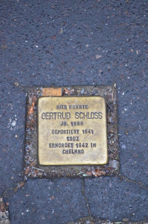 In der Saarstraße 31 in Trier erinnert ein Stolperstein an Gertrud Schloss. Foto: Pees