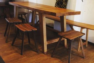 Tische und Stühle: ganz individuell. (Fotos: privat)