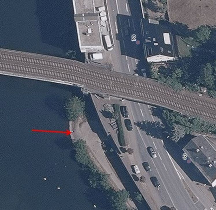 Hier fand der Zeuge die Bombenattrape. Foto: Polizei