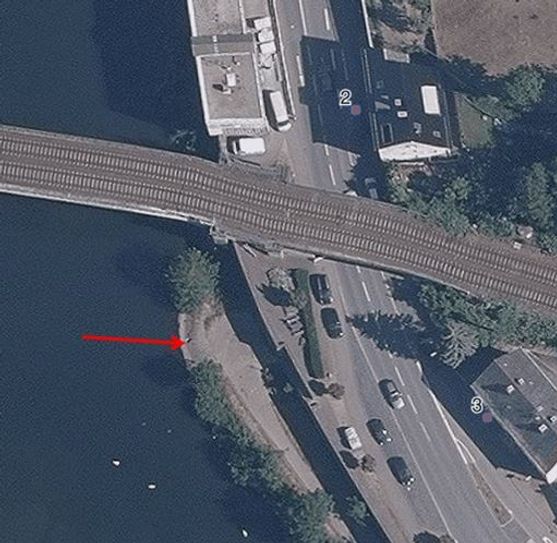 Hier fand der Zeuge die Bombenattrape. Foto: Polizei