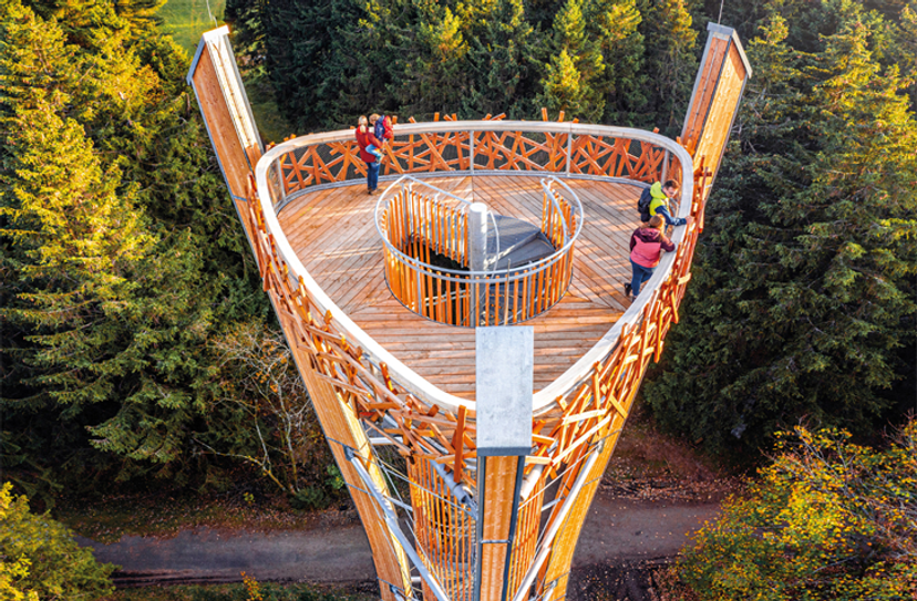 Der neue Idarkopfturm wird offiziell eröffnet.