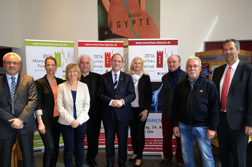 Organisatoren und Sponsoren des Monschau Festival 2016 freuen sich auf bunte und vielfältige Veranstaltungen vom 12. bis 21. August auf der Burg.