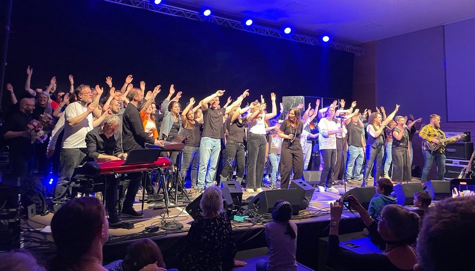 Mit 60 Musikern aus allen Generationen auf musikalischer USA-Reise  
                                 Foto: S. Hauswirth