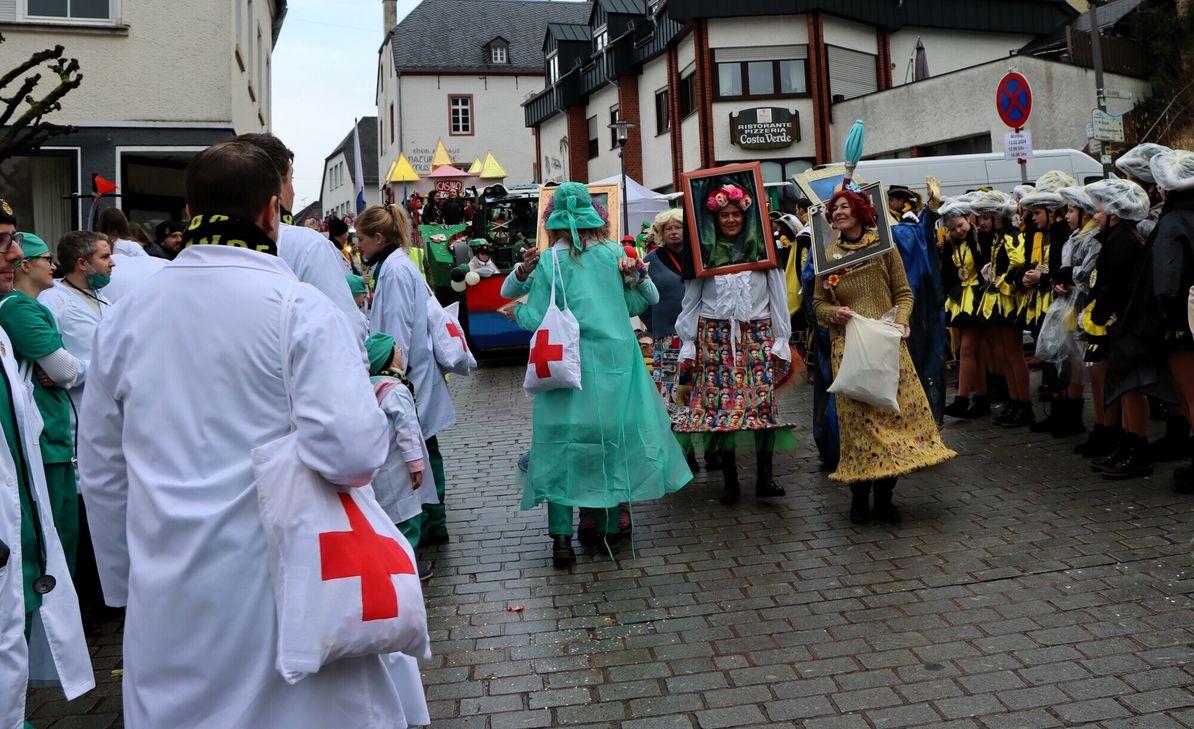 In der Gruppe "Stadtkunst" trug sich jeder selbst als Kunstwerk durch die Straßen.