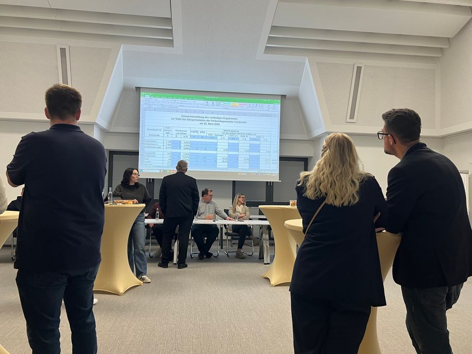 Gespannt wurden am Abend die Ergebnisse aus den einzelnen Gemeinden der Verbandsgemeinde Vordereifel verfolgt.