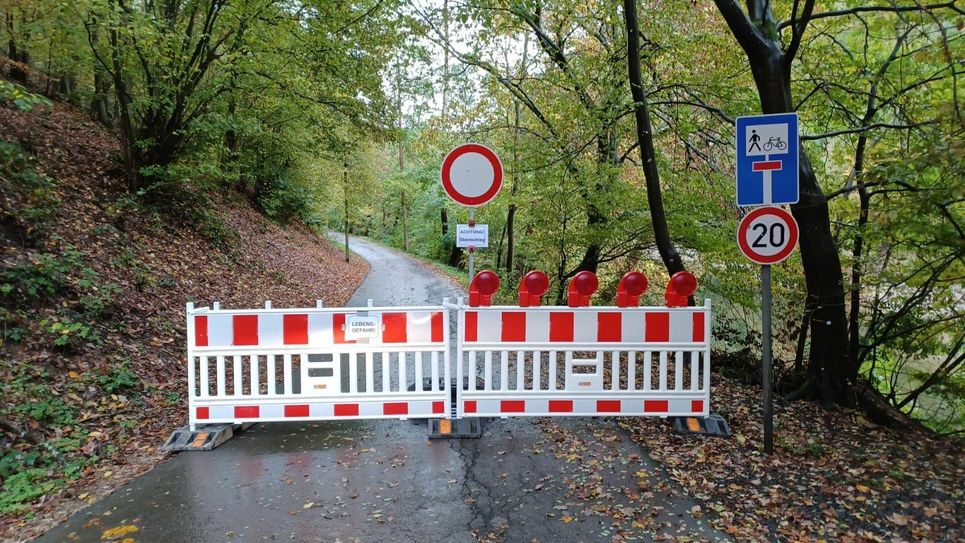 Schilsbachstraße zwischen Schilsbachtal und Wildenhof vollgesperrt