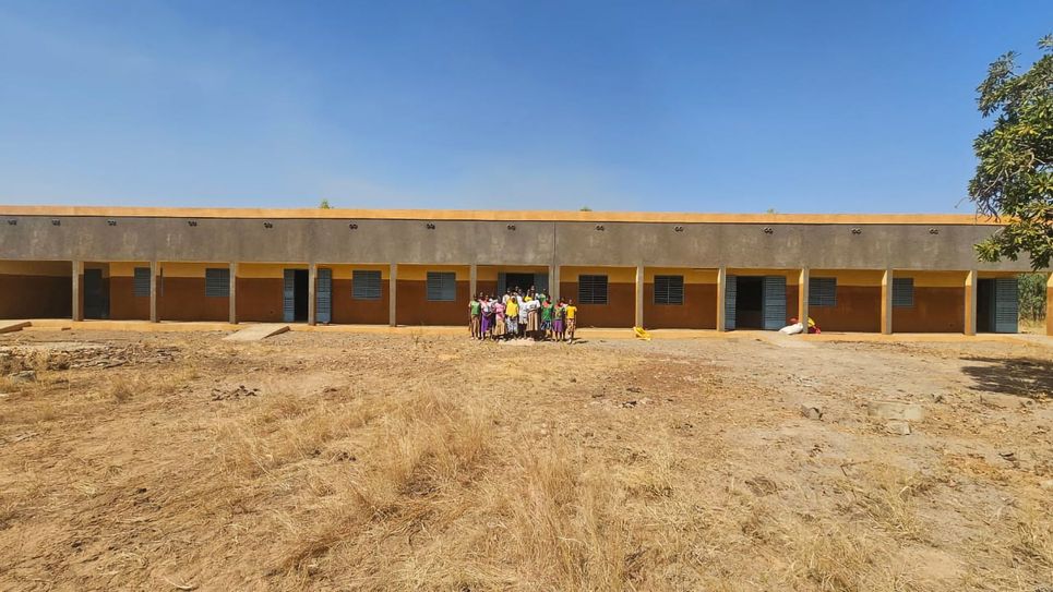 Die Schule steht und wird aktuell von der Schulverwaltung genutzt. Künftig soll dort die Mädchenschule des Partnerschaftsvereins Piéla–Bad Münstereifel eine Heimat finden.