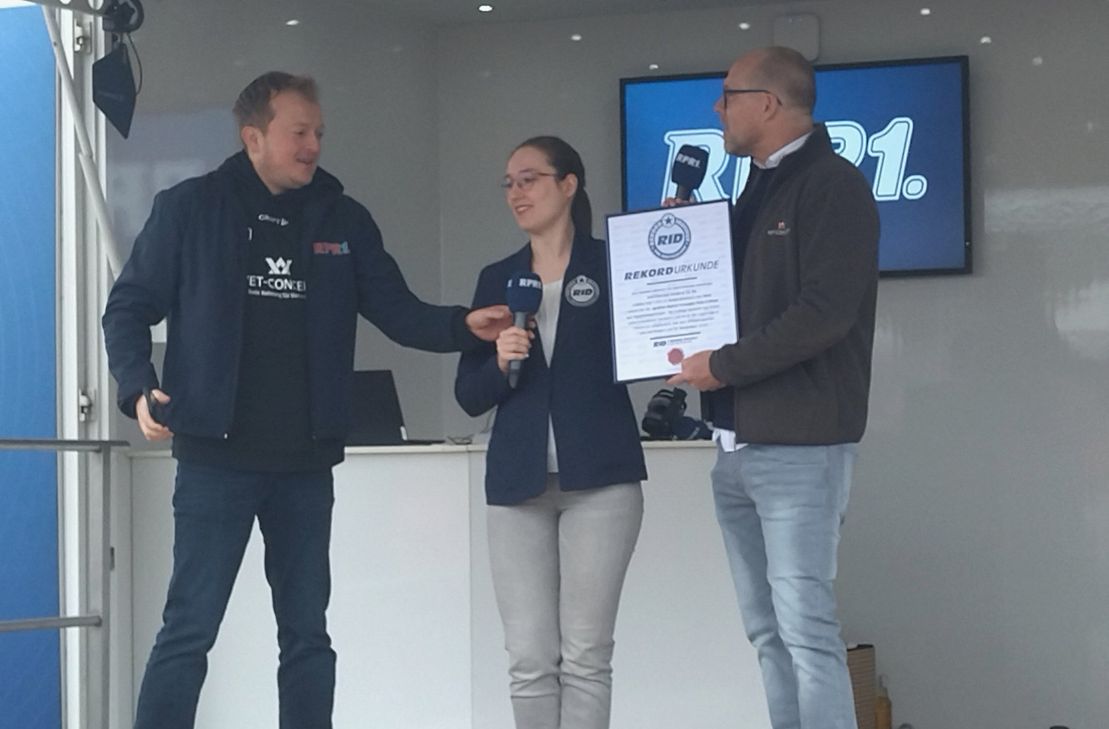 Übergabe der Urkunde