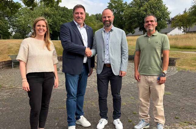 Gemeinsam für die LEADER-Region Eifel: Der bisherige Vorsitzende Stefan Grießhaber (m.l) und sein Nachfolger Oliver Krings (m.r.) mit den Mitarbeitenden des Regionalmanagements Lea Schenkelberg und Nicolas Gath.