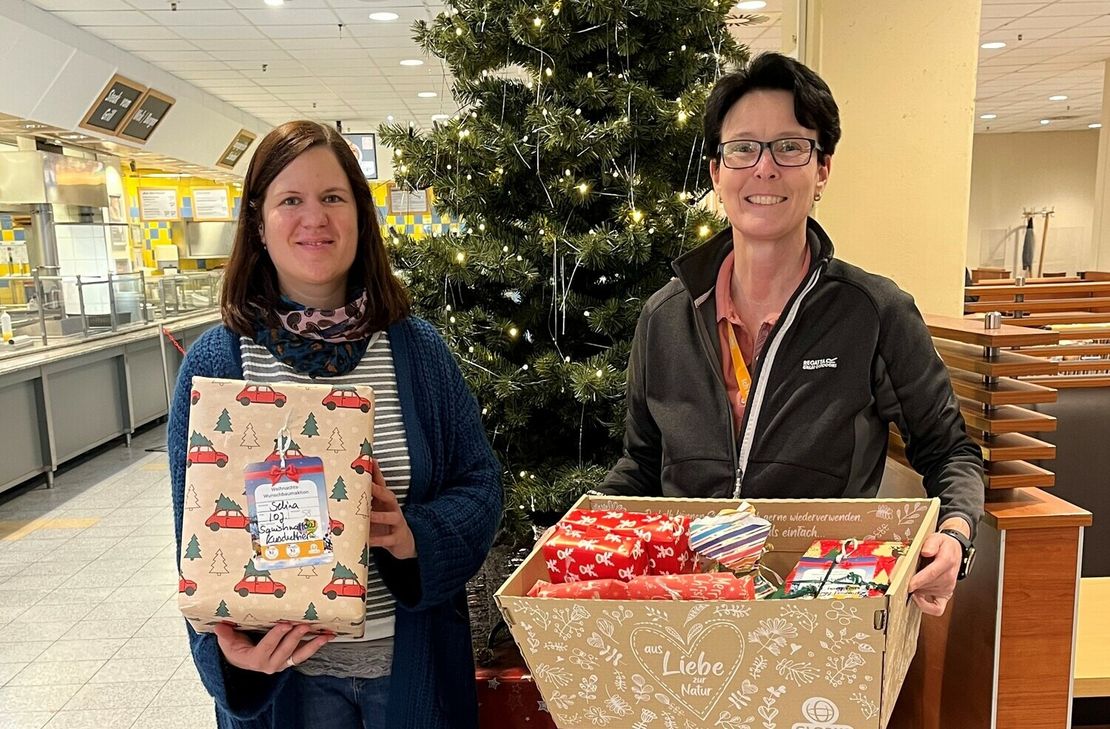 Weihnachtswunschbaum im Globus Idar-Oberstein.