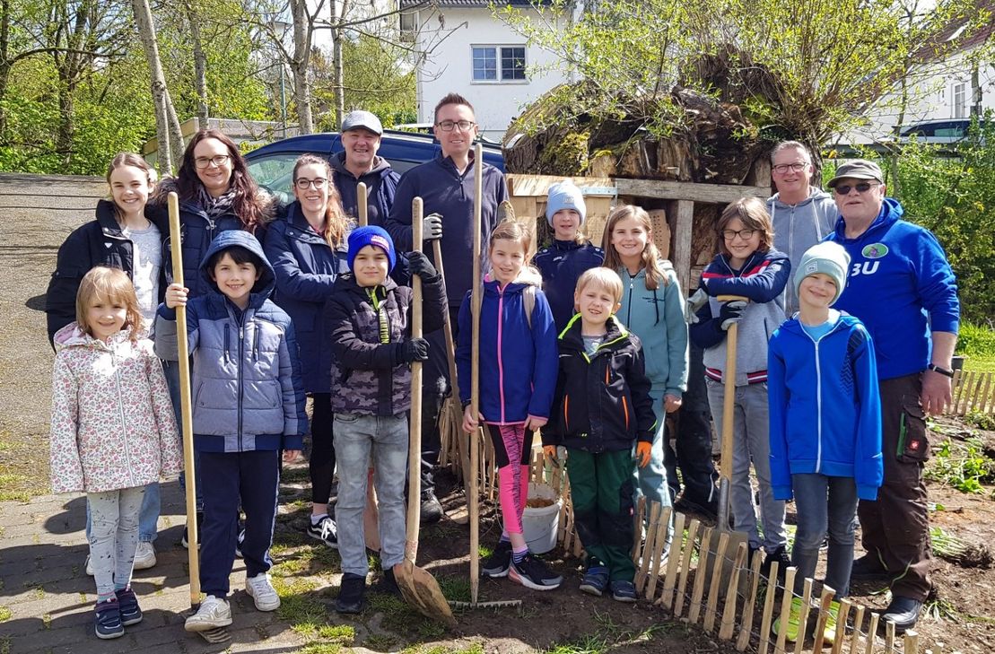 Tatkräftige Unterstützung durch Kinder der Grundschule Rittersdorf