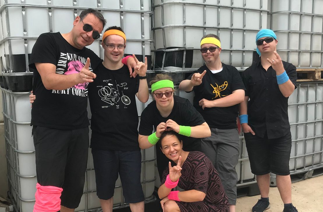 Die inklusive Band "Alpina Weiss Bescheid" spielt beim Festival Rock im Wald.