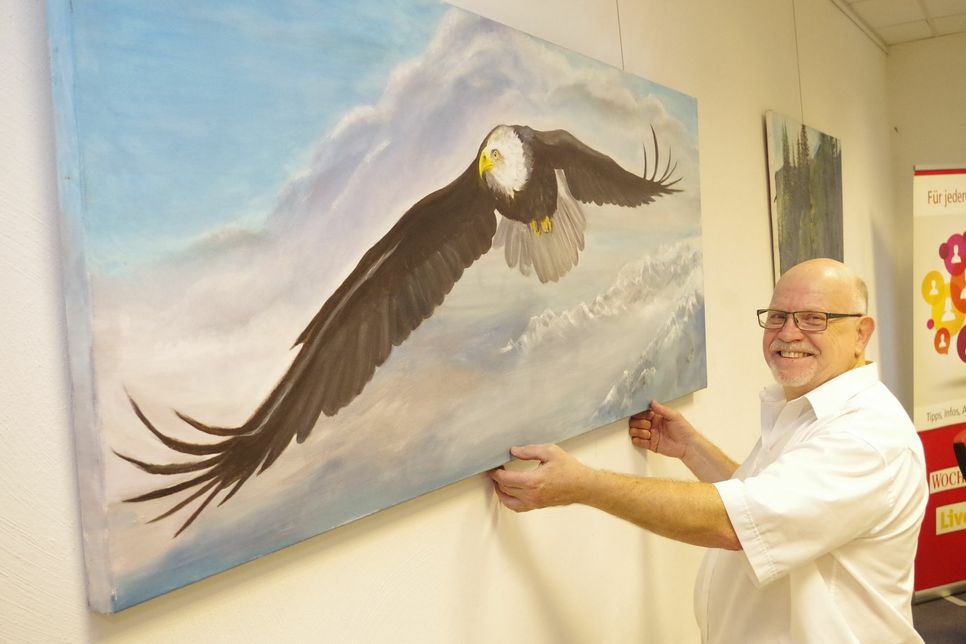Den Adler hat Dieter Breuer mit einer beeindruckend breiten Flügelspannweite gemalt. Fotos: Mager