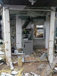 Die Explosion war so heftig, dass das Automatenhäuschen völlig zerstört wurde.