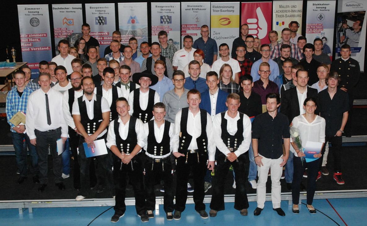 Die Jahrgangsbesten: André Overdieck, Matthias Korn, Jens Wagner, Pascal Wagner, Sebastian Halmes, Michael Rossler, Philipp Bruns, Jonas Heinen, Pascal Hansen, Lisa Sonntag, Tim Meter, Lucas Theis, Tristan Pfeiffer und Sascha Eberhard.