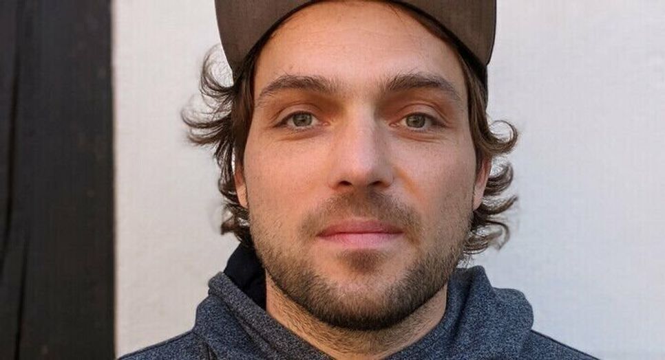 Im Sinne von Michael Schneider werben Familie und Freunde um Unterstützung der Stiftung »Familienhörbuch«. Sie hält Erinnerungen wach an unheilbar und lebensverkürzend kranke Mütter und Väter, die ihre Kinder auf dem Weg in ihr Erwachsenenleben nicht mehr begleiten können.