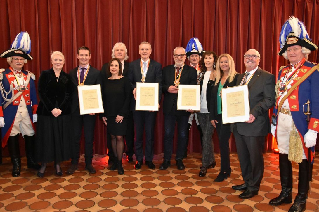 Februar: Die WochenSpiegel-Ehrenordenträger des Jahres 2018 sind: Elmar Ittenbach in der Kategorie Kultur, Manfred Schuler in der Kategorie Brauchtum, Dr. Olaf Hornfeck in der Kategorie Wirtschaft und die Bitburger Braugruppe – vertreten durch Michael Stumpf – in der Kategorie Soziales.