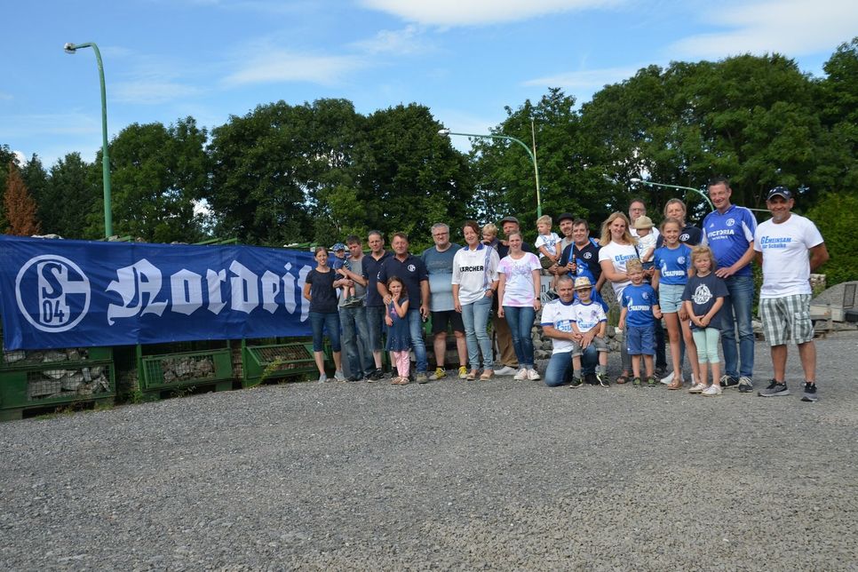 Der Schalke-Fanclub Nordeifel 92 blickt zum 30. Geburtstag auf bewegte Zeiten in Blau und Weiß.