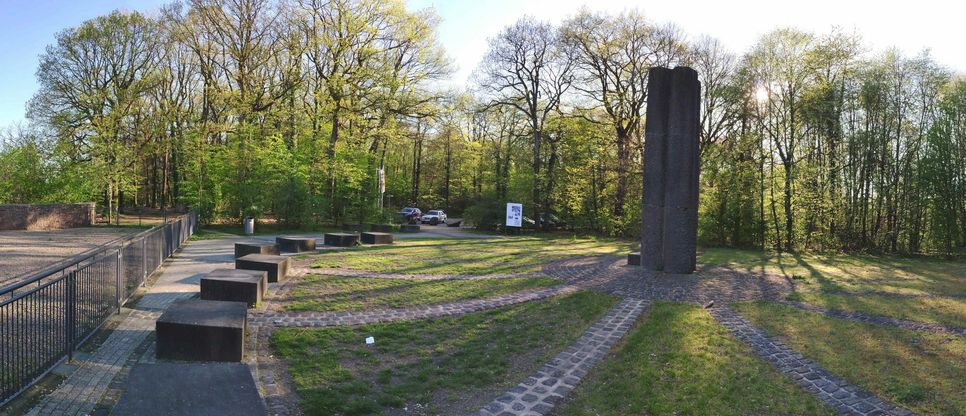 Anstelle des 1974 abgerissenen Hotels wurde auf Anregung von Peter Altmeier 1979 ein Denkmal zur Rittersturz-Konferenz errichtet und zum 31. Jahrestag am 8. Juli 1979 eingeweiht. Foto: Kreller