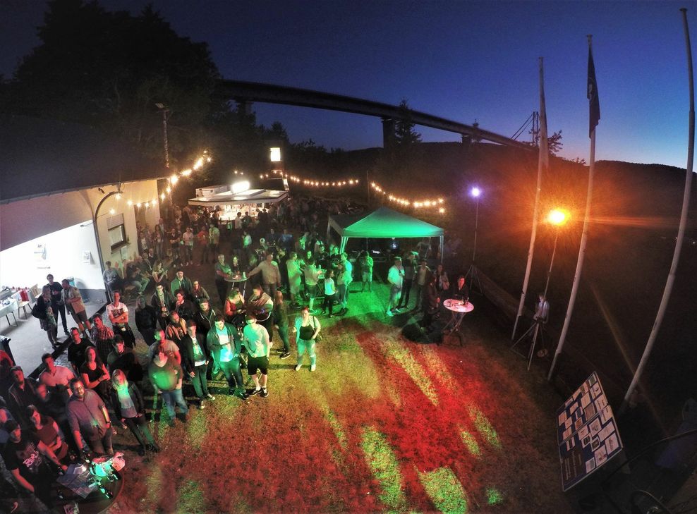 Ein halbes Jahr hat es von der ersten Idee bis zur Umsetzung gedauert: Beim ersten Benefizkonzert 2017 kamen 5.000 Euro Spendengeld zusammen. Foto: FF