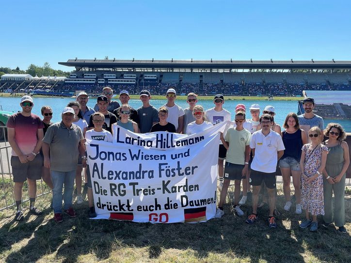 Beim den Europameisterschaften in München wurde der Briedener Jonas Wiesen (vorne 7. v.l.) von einer Jugendgruppe der RG Treis- Karden mental unterstützt. Aber auch Steuerfrau Larina Hillemannn (5. Platz im Frauen- Achter) und Einer- Ruderin Alexander Föster (Bronze) wurden besonders die Daumen gedrückt.