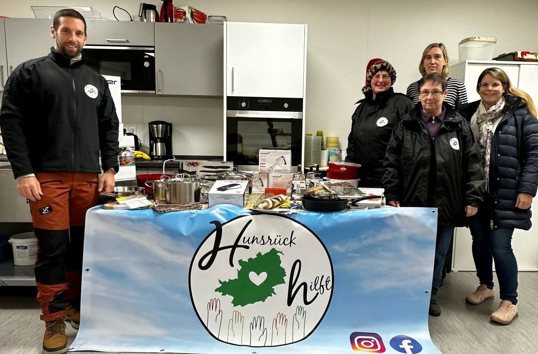Die Übergabe in der Grundschule Dernau.