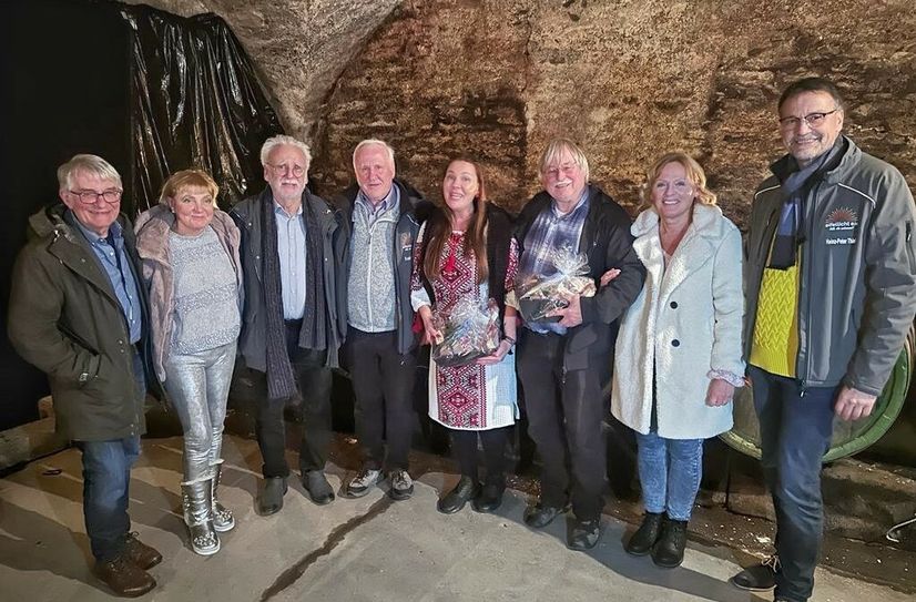 v.l.nr: Peter Storck (Winzer, Gästeführer), Nina Dobrovenko (Ukrainische Community), Patrice Langer (Stadtbürgermeister Traben-Trarbach), Ewald Hoffmann (2. Vors. Eifellicht e.V.), Julia Gülhan (Sprecherin Ukrainische Community), Egbert Weißgerber (Gästeführer), Dagmar Langer (Gästeführerin), Heinz-Peter Thiel (Landrat a.D., 1. Vors. Eifellicht e.V.)