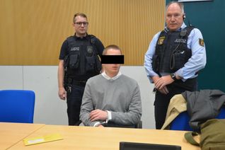 Kian H. (19) soll drei Menschen getötet haben. Seit heute muss er sich vor dem Landgericht Trier verantworten.