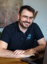 Phillip Holler ist begeisterter Gamer. Als E-Sport-Eventmanager und Kaufmann für Dialogmarketing verbindet er nun Hobby und Beruf.