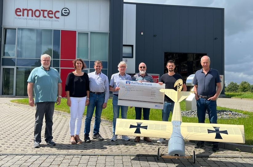 Im nächsten Jahr soll zwischen Witzerath und Rollesbroich abgehoben werden. Auf dem Weg dorthin wird die Modellfluggruppe Kranich unter anderem von der Firma »emotec« unterstützt.