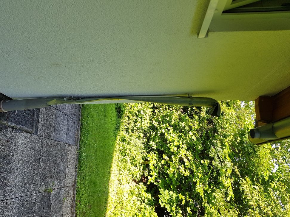 Zuletzt wurde ein Fallrohr abgerissen und zerstört.
