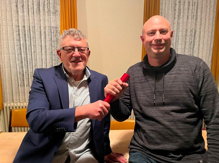 Foto der Stabübergabe: links Jürgen Reinehr
rechts neuer Vorsitzender Christian Albert