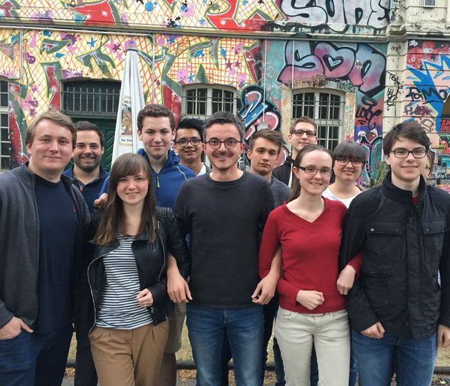 Vertreter der verschiedenen Jugendorganisationen (2.v.l.): Eva-Maria Klein (SPD Vorstand), Philipp Bett (CDU Stadtrat) und Elena Valette (Grüne). Foto: FF