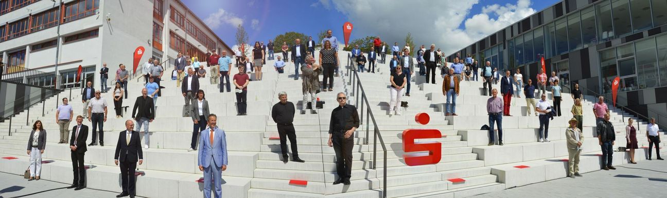 Mehr als 200.000 Euro gingen bei der Spendenübergabe in Bitburg als Unterstüzung an 170 ehrenamtliche Projekte aus dem Eifelkreis. Foto: KSK